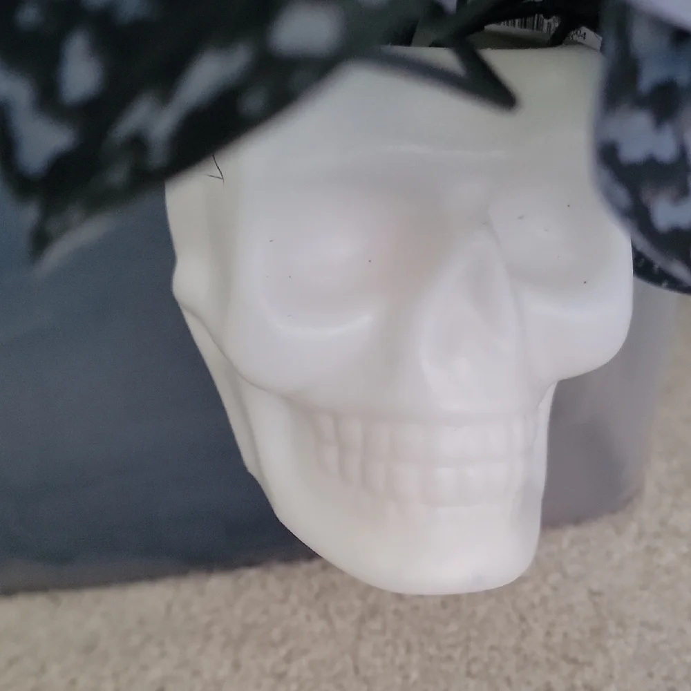 New 2 Ashland Halloween Black and Cream Skull Planters